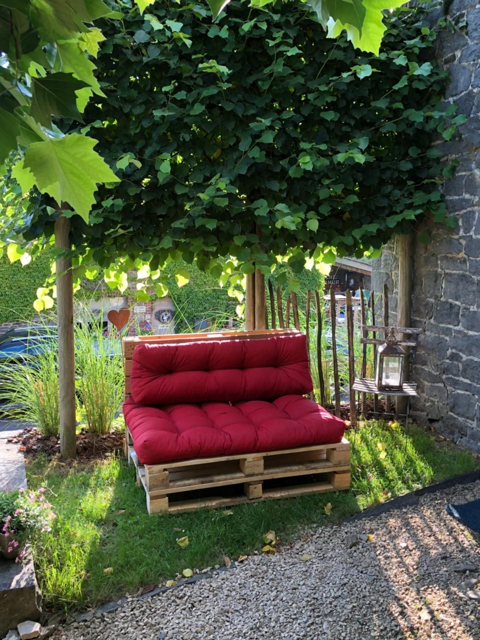 Gîte de Corbion une envie d'Ailleurs 6personnes et le Pt Bonheur 2 personnes Country House in Wallonia, Belgium