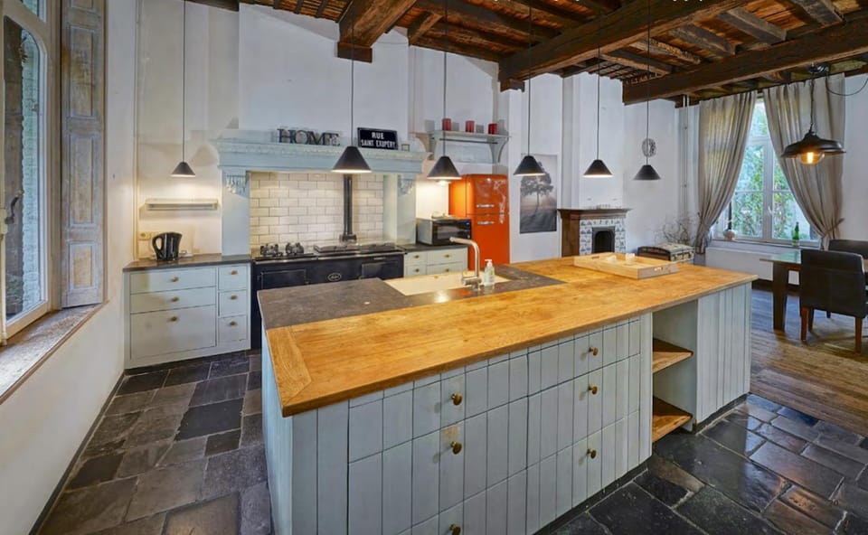 One Magnific 3 floors Authentic Dutch House with Terrace and One 2 bedrooms Deluxe modern apartment Apartment in Maastricht