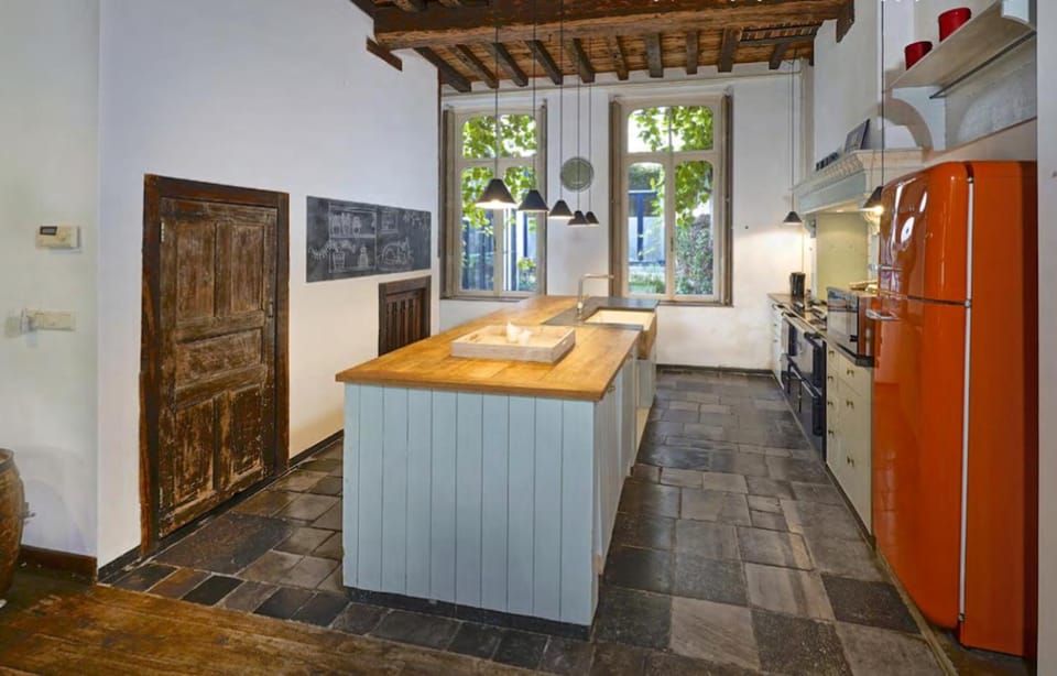 One Magnific 3 floors Authentic Dutch House with Terrace and One 2 bedrooms Deluxe modern apartment Apartment in Maastricht