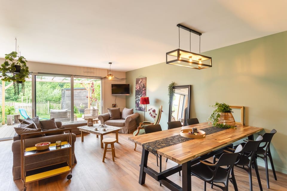 Living room, Dining area