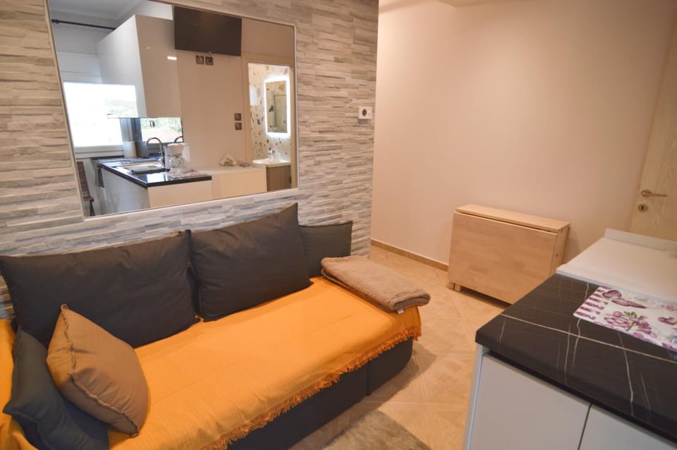 Kitchen or kitchenette, Living room, Seating area