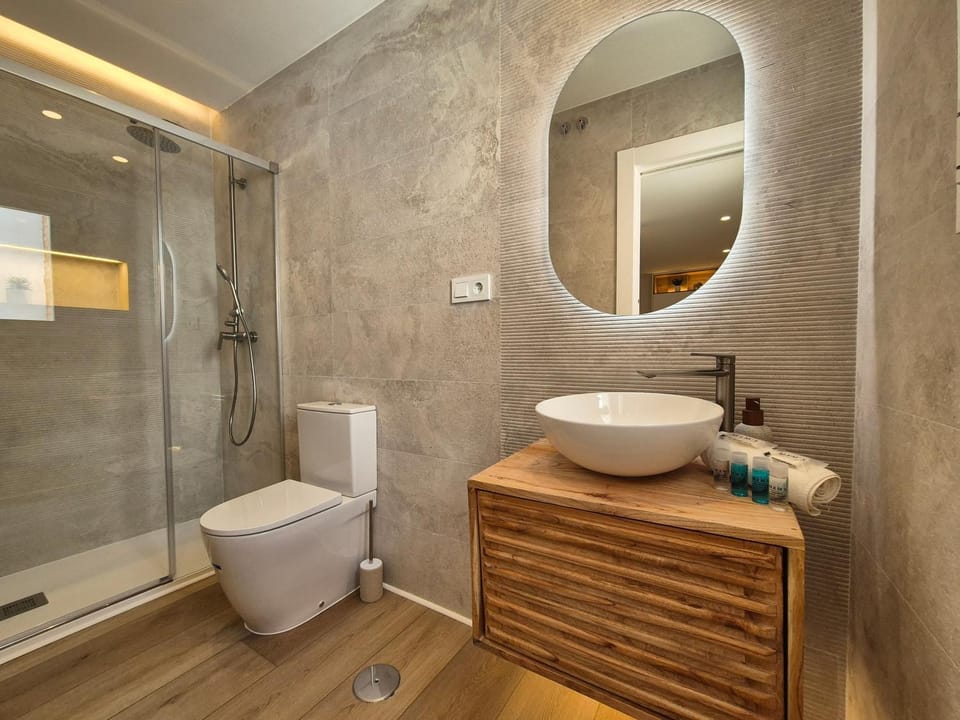 Shower, Toilet, Bathroom