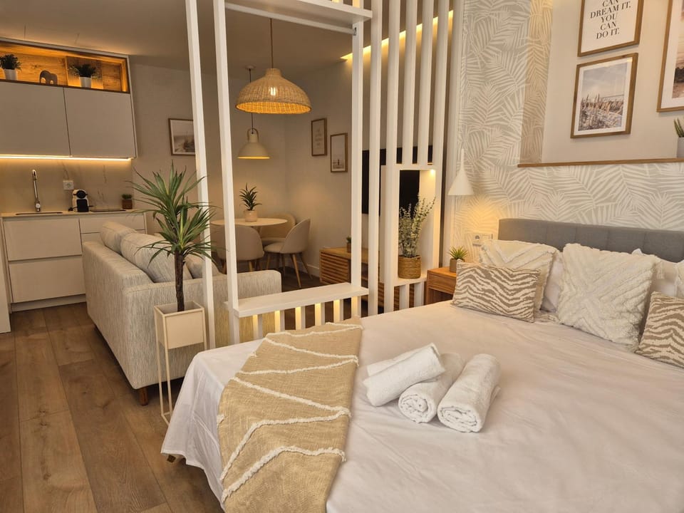 Bed, Living room, Photo of the whole room, Bedroom