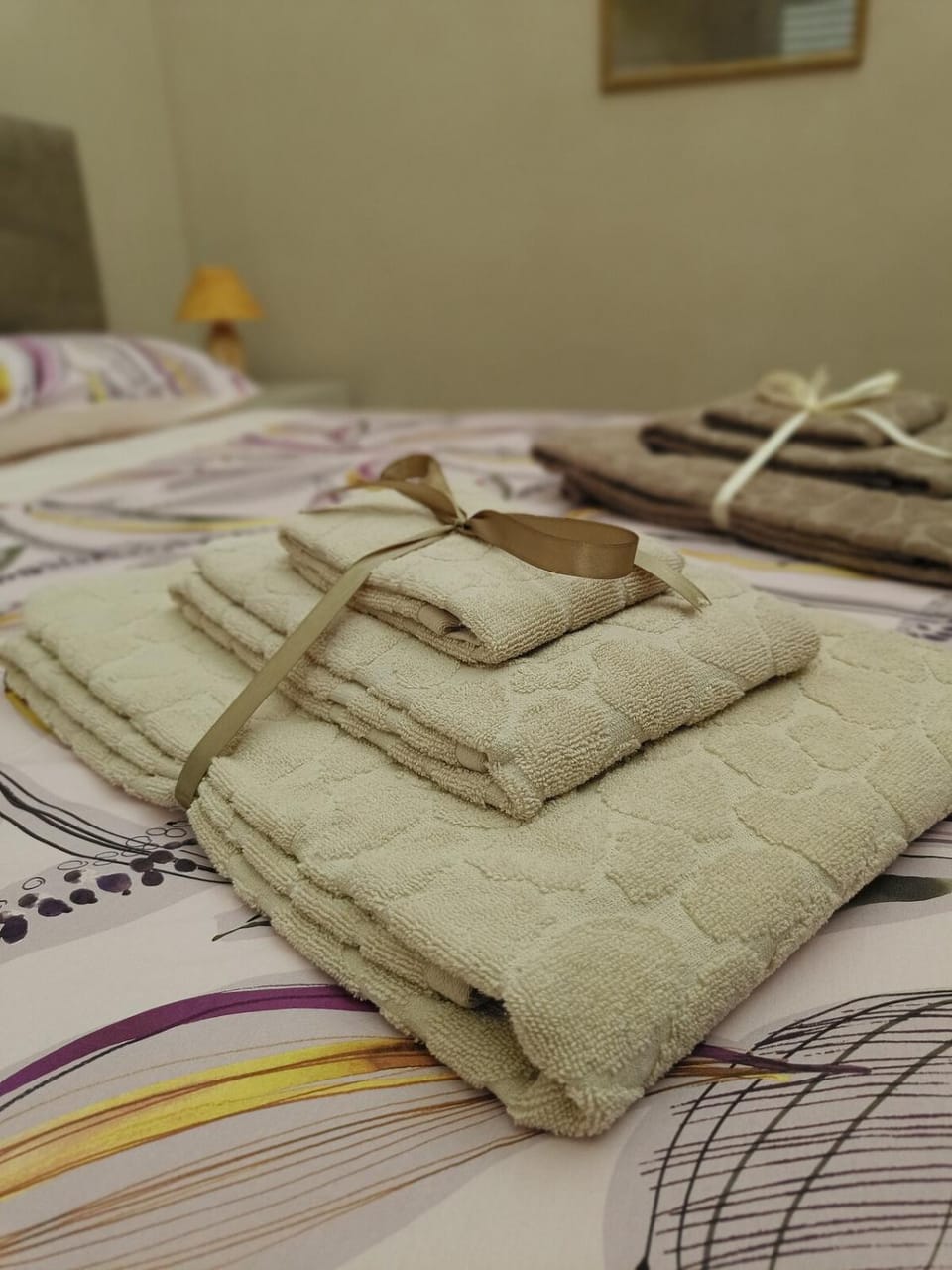 Bed, Bedroom, towels