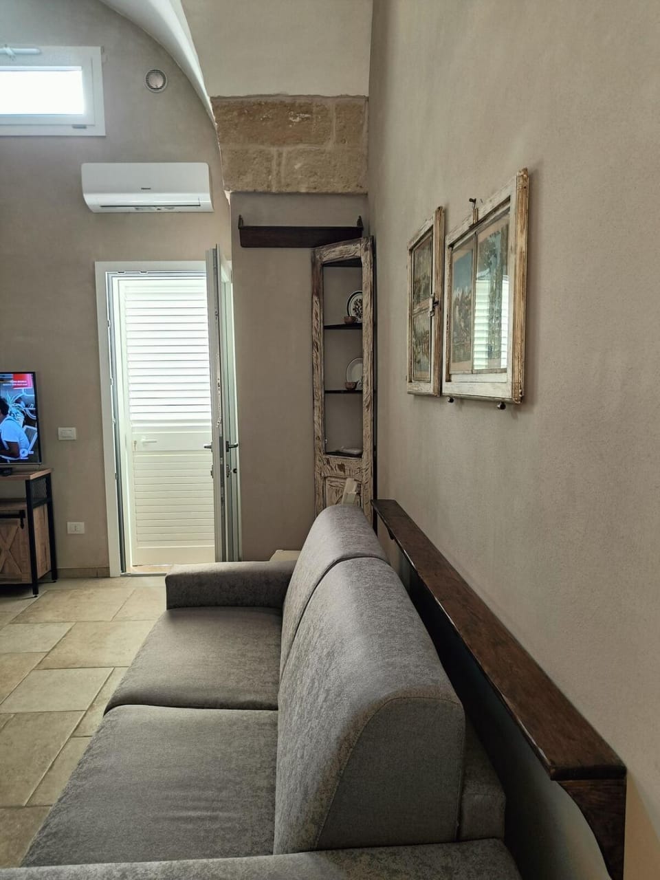 Living room, air conditioner