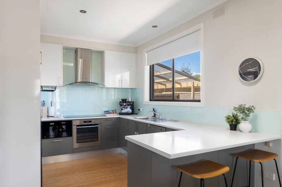 Beleura's Beachside Beauty Apartment in Mornington