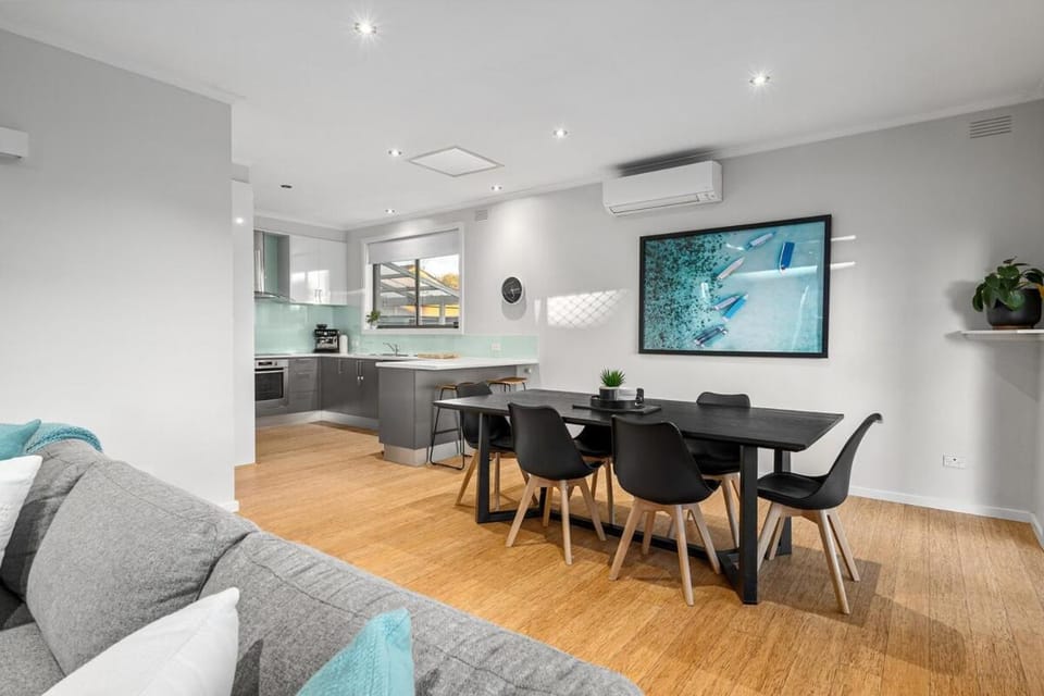 Beleura's Beachside Beauty Apartment in Mornington