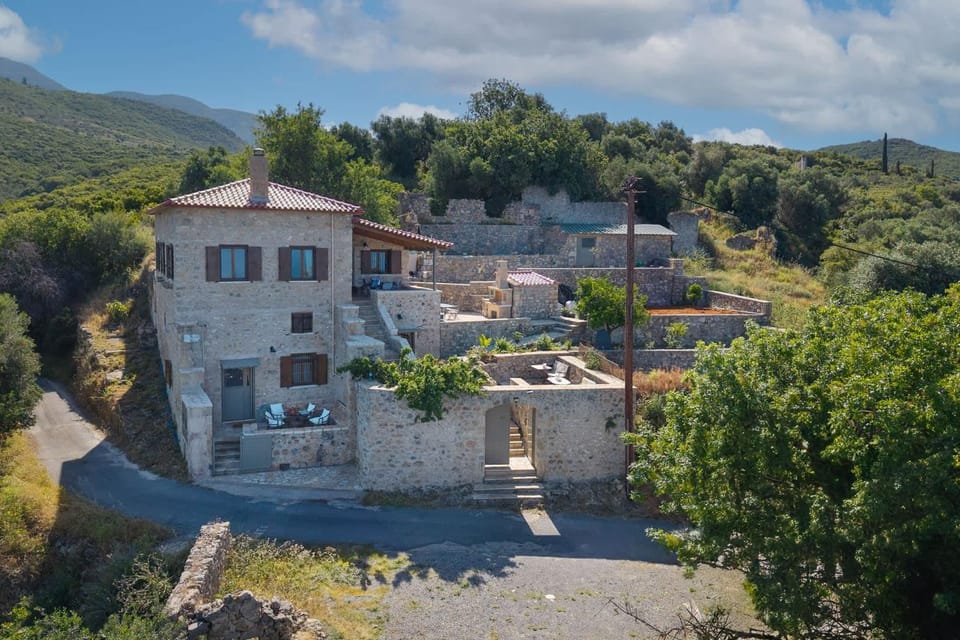 Property building, Day, Natural landscape, Bird's eye view, Mountain view