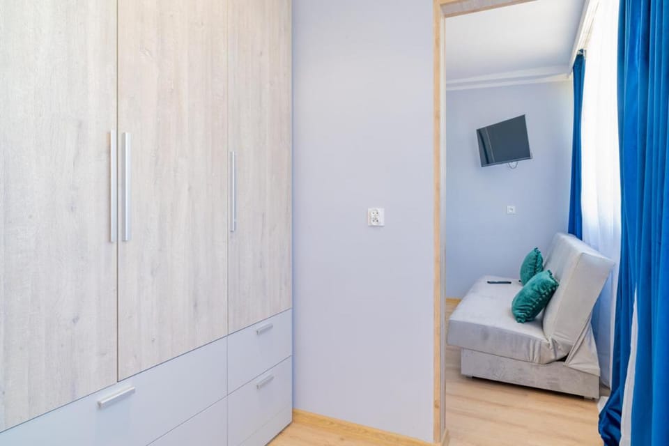 Photo of the whole room, wardrobe