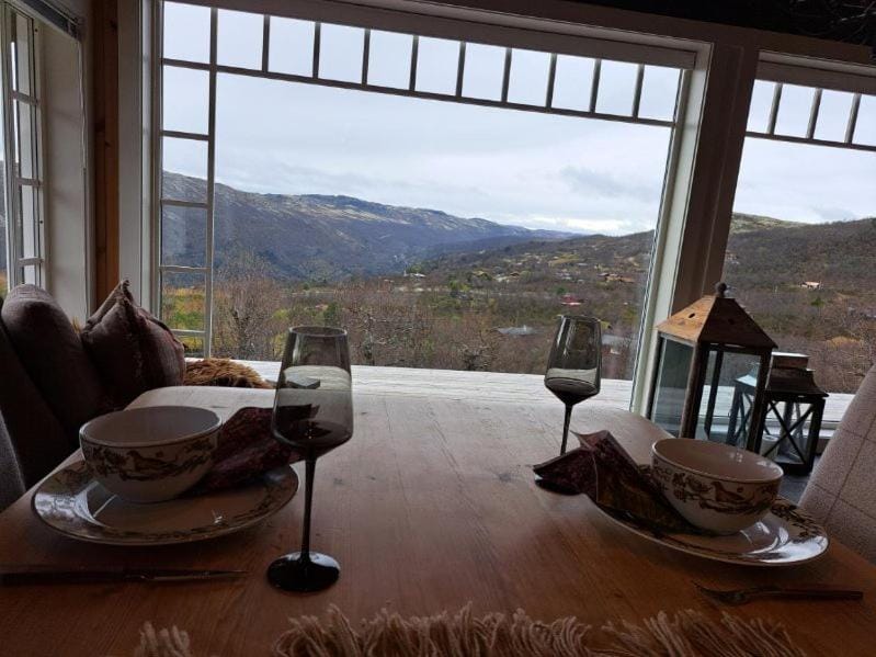 Mountain villa with amazing view of Hardangervidda! Villa in Viken, Norway