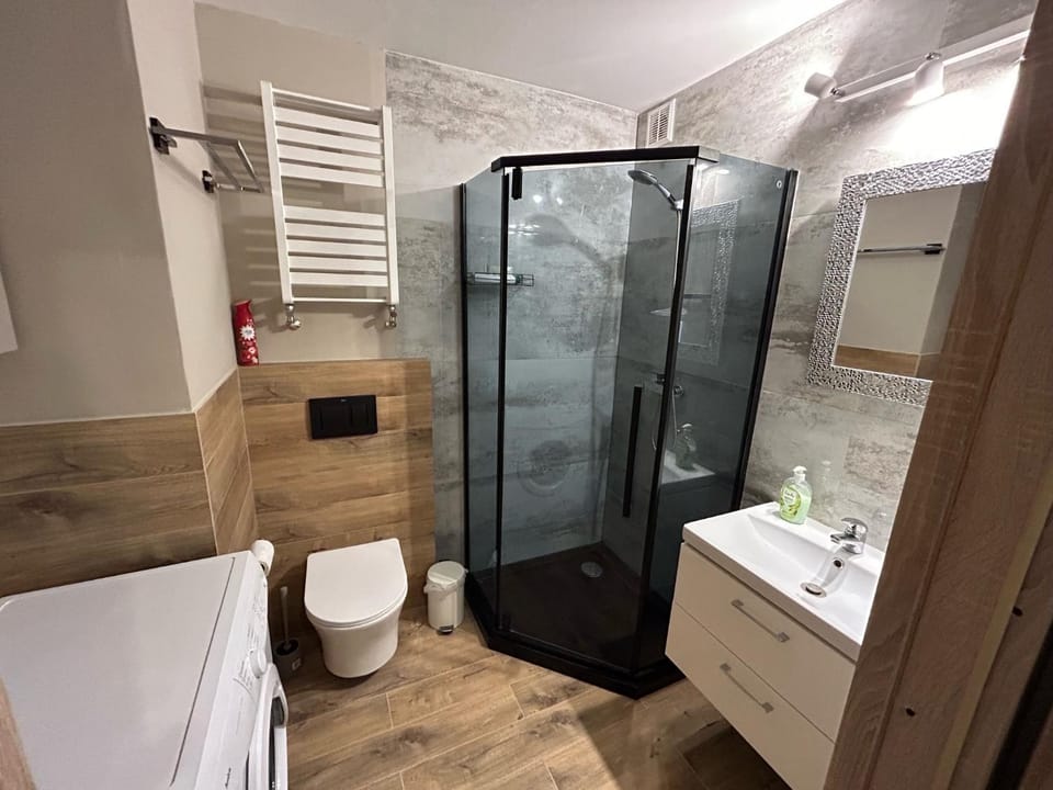 Shower, Bathroom, towels