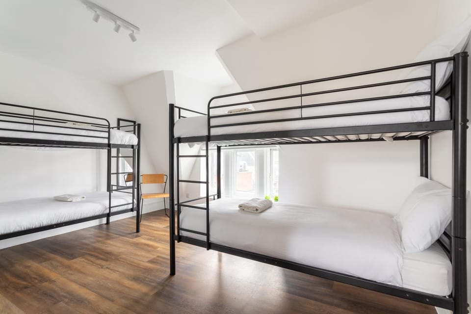 Pierview Pad Attic 10 Person Sunny Seaside Apartment - 2 Min Walk to Beach Apartment in Brighton