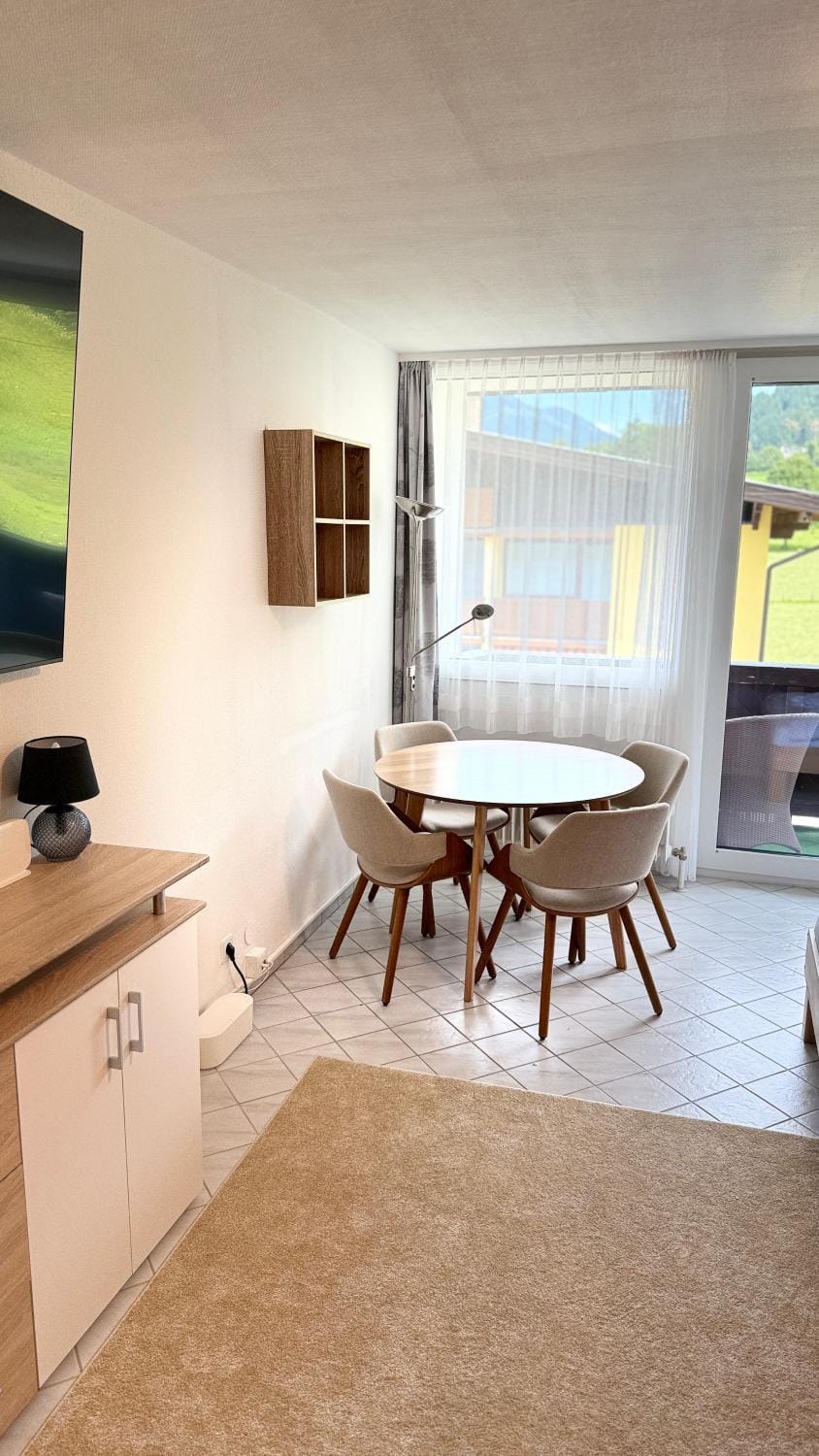 Kitchen or kitchenette, Seating area, Dining area
