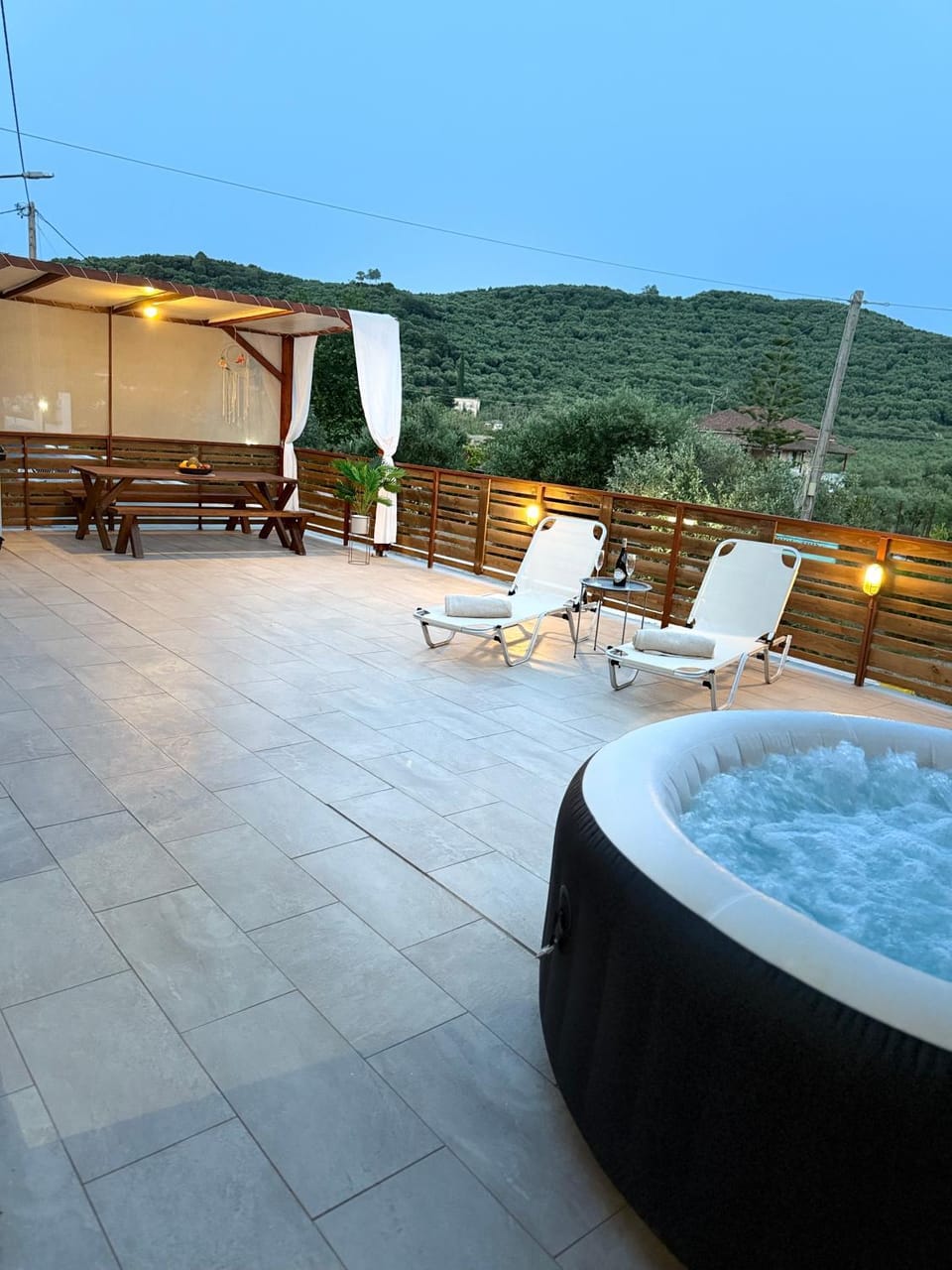 Divino Appartment House in Alikanas