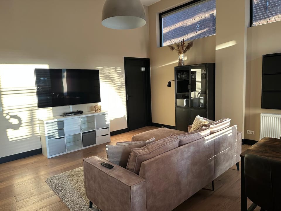 TV and multimedia, Living room, air conditioner