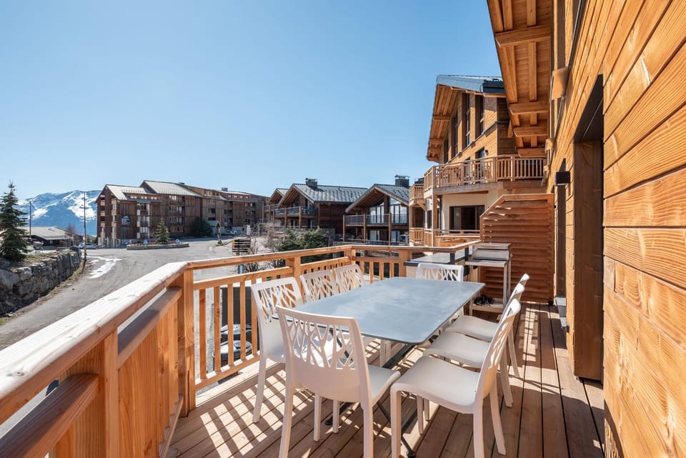 Day, Natural landscape, View (from property/room), Balcony/Terrace, Dining area, Mountain view