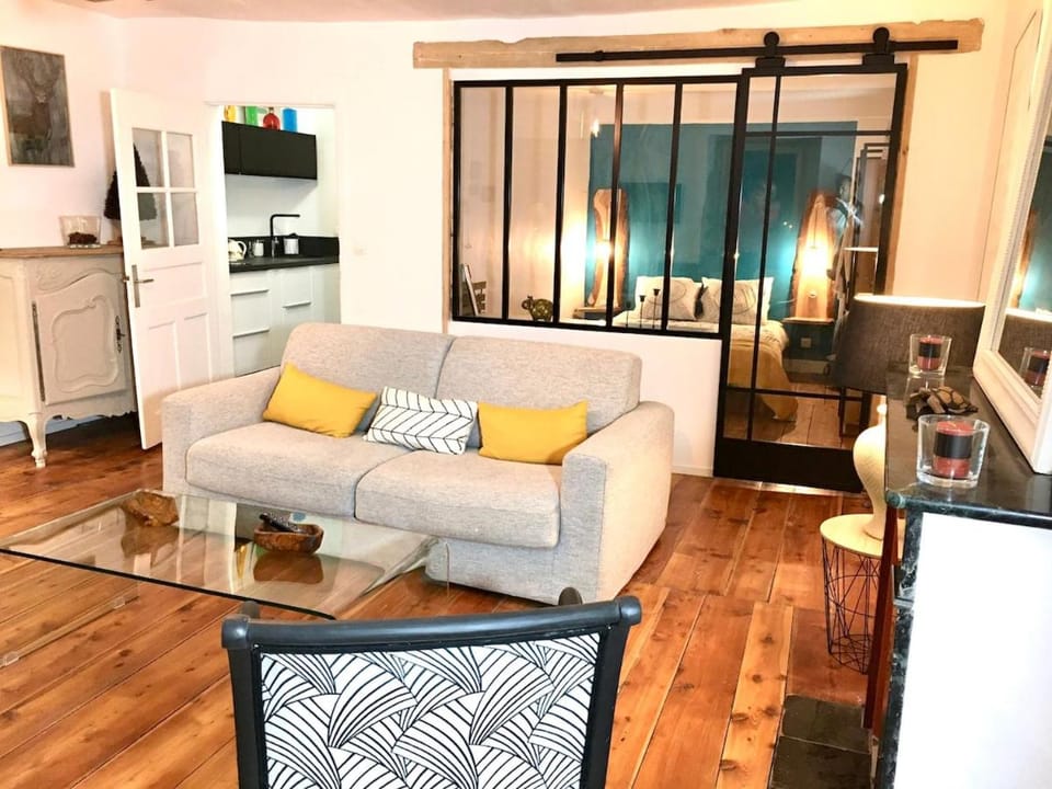 TV and multimedia, Living room, Dining area