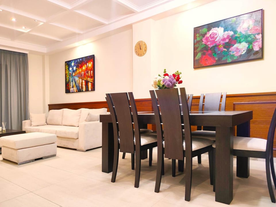 Living room, Decorative detail, Seating area, Dining area