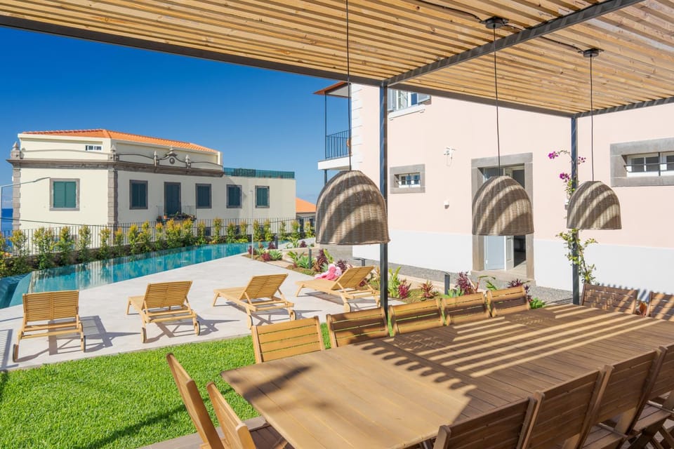 Off site, Garden, Dining area