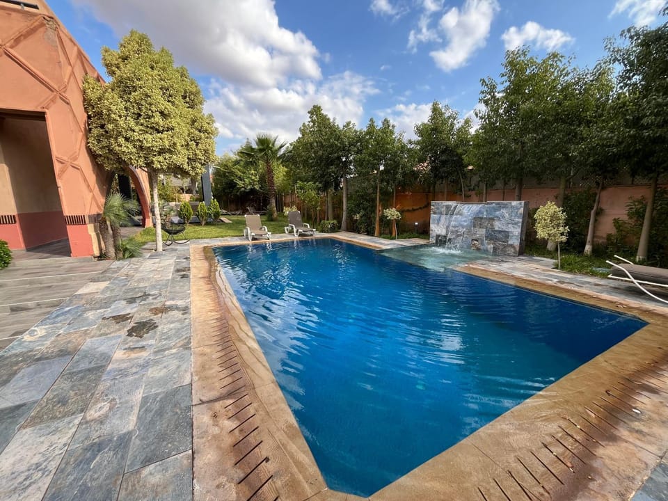 Property building, Day, Garden, Garden view, Pool view, Swimming pool