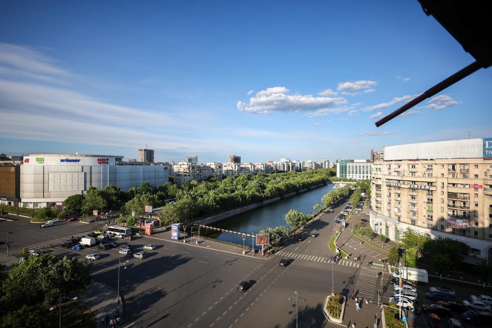 Day, People, Neighbourhood, City view