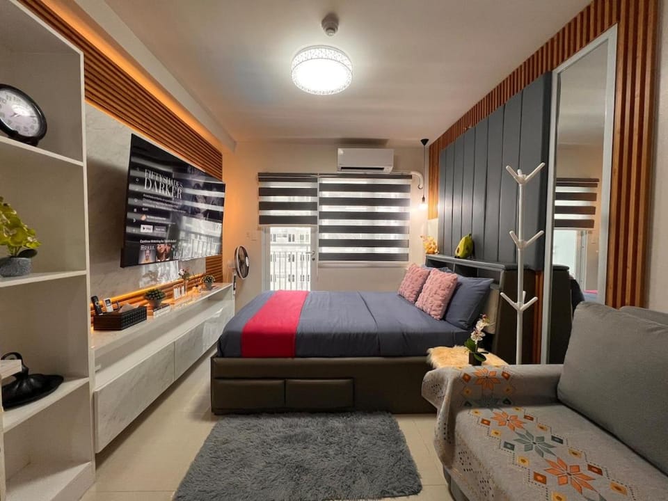 Bed, TV and multimedia, Bedroom