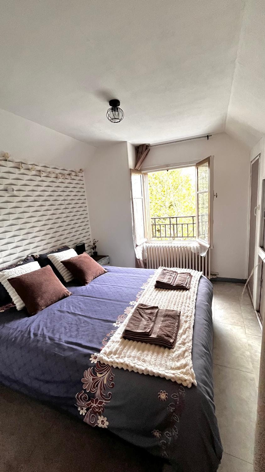 Atypique, calme & cosy, proche de Paris Apartment in Île-de-France