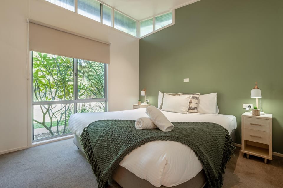 Bedroom, Garden view