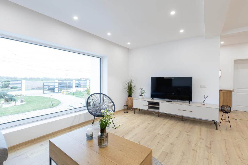 Communal lounge/ TV room, TV and multimedia, Living room, Seating area, Evening entertainment