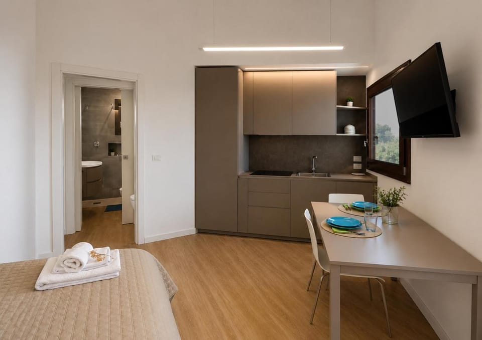 TV and multimedia, Kitchen or kitchenette, Dining area