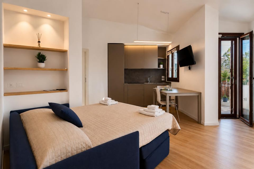 Bed, Living room, Bedroom, towels