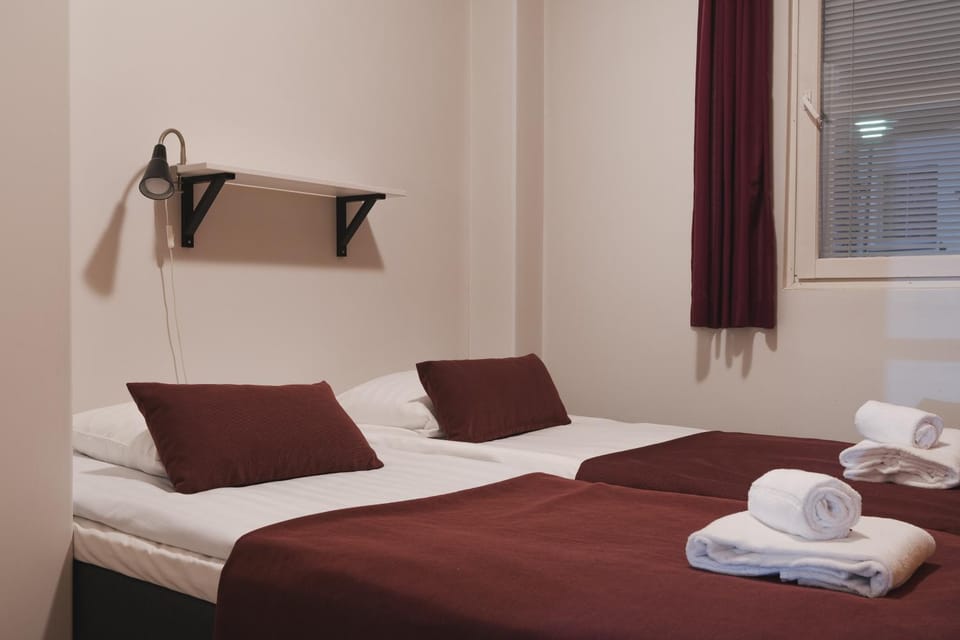 Bed, Bedroom, heating, internet, towels, wardrobe