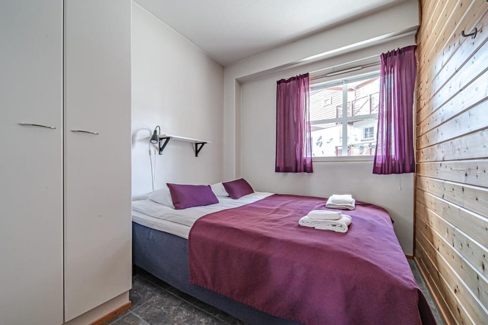 Bed, Photo of the whole room, Bedroom, heating, internet, pet friendly, towels, wardrobe