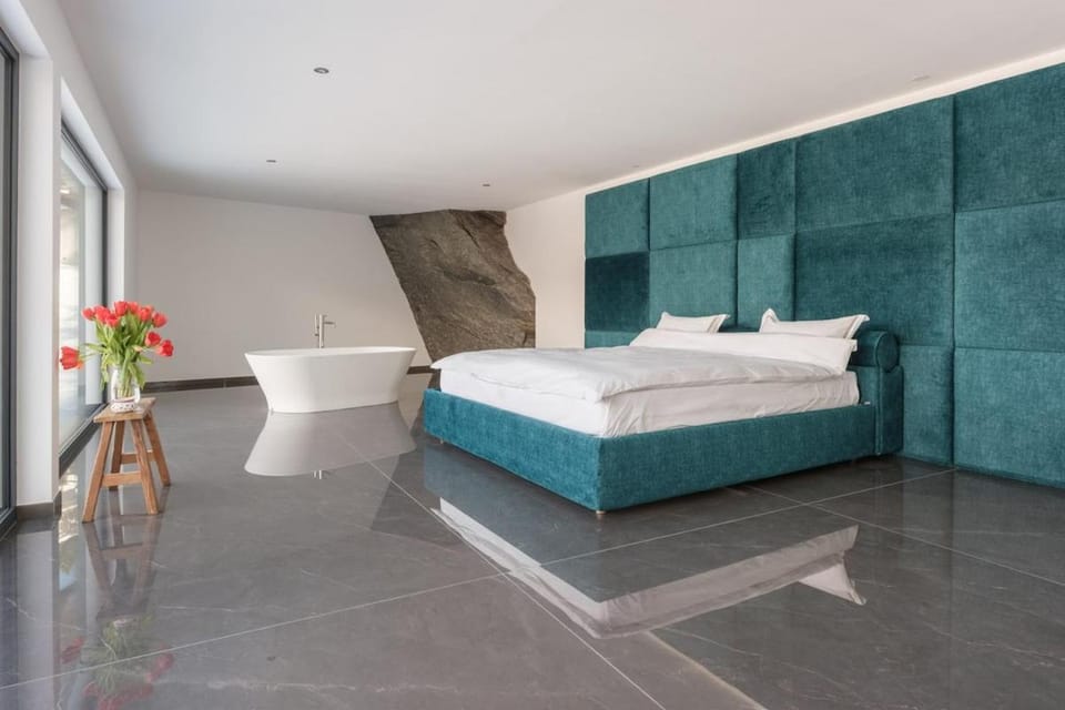 Luxury chalet with panoramic views, sauna, hot tub & cinema Chalet in Canton of Valais