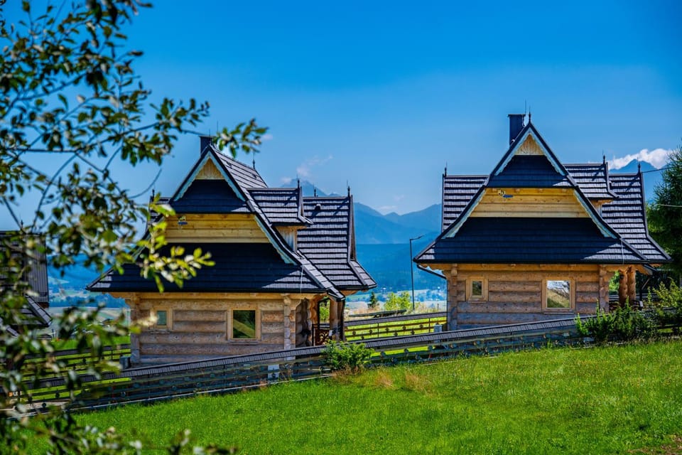 Property building, Day, Natural landscape, Hiking, Garden view, Mountain view