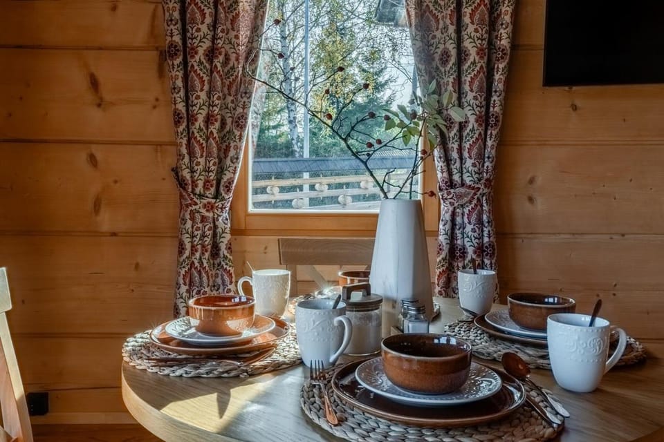 Communal lounge/ TV room, Coffee/tea facilities, Living room, Food and drinks, Dining area, Food