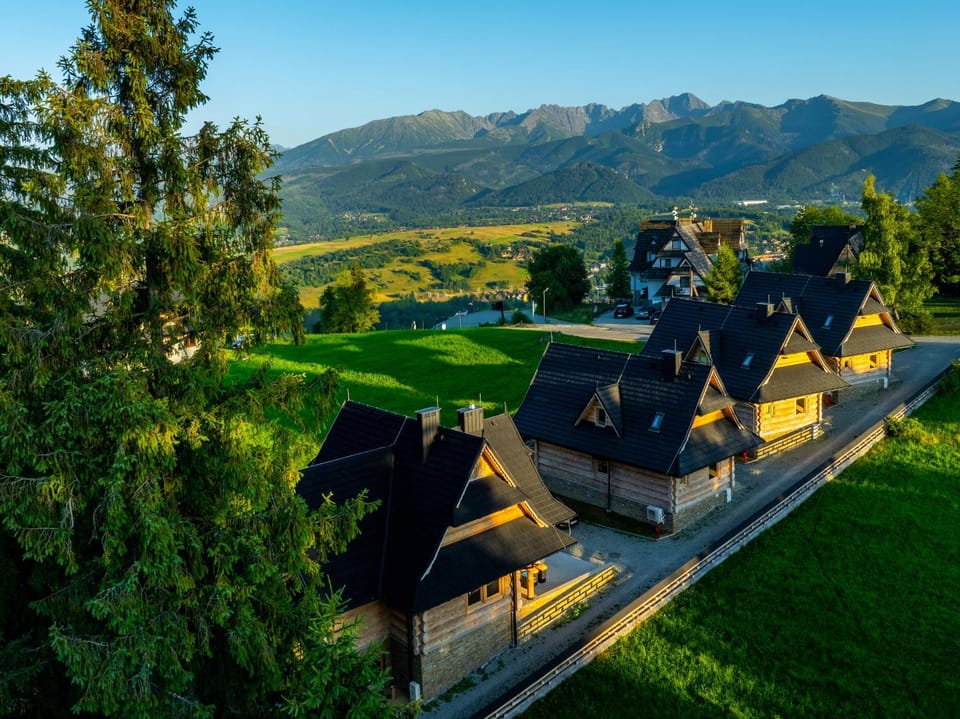 Property building, Day, Natural landscape, Bird's eye view, Summer, Hiking, Garden view, Mountain view