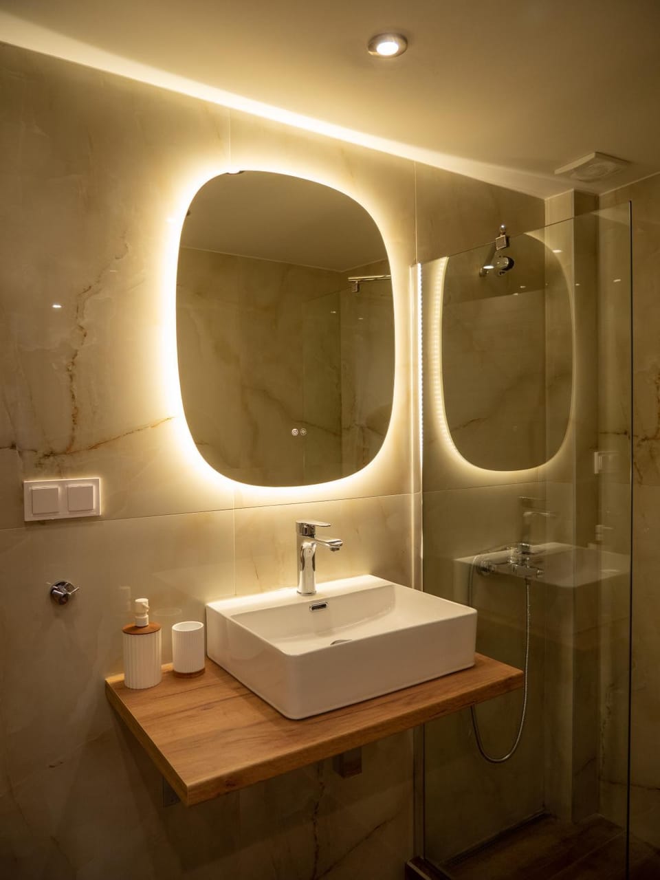 Shower, Bathroom, towels