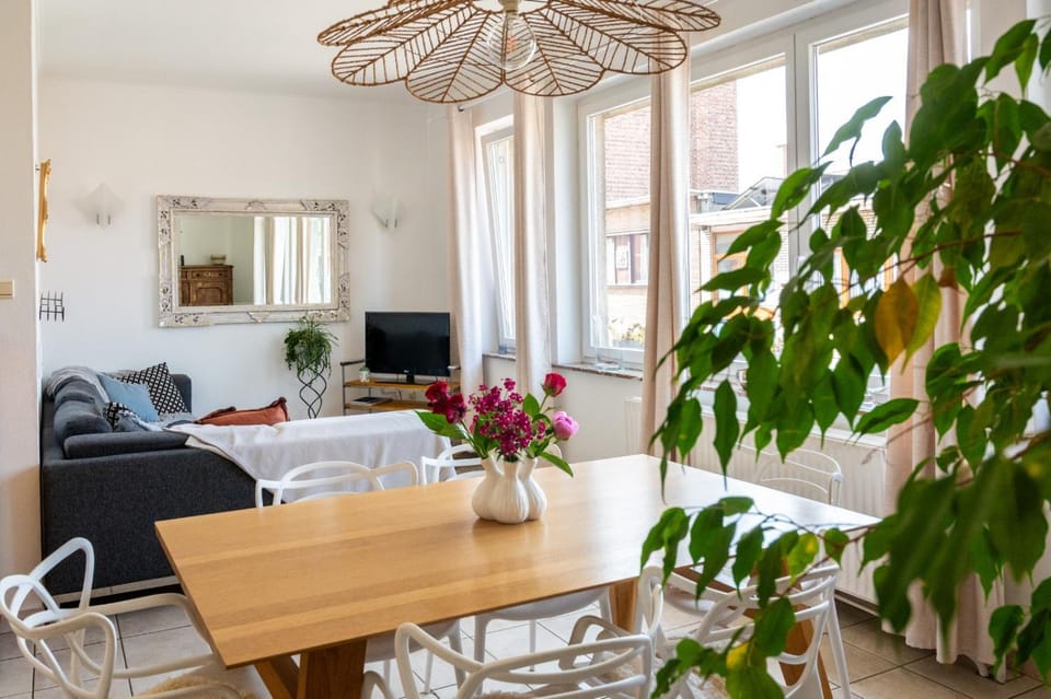 Communal lounge/ TV room, Seating area, Dining area