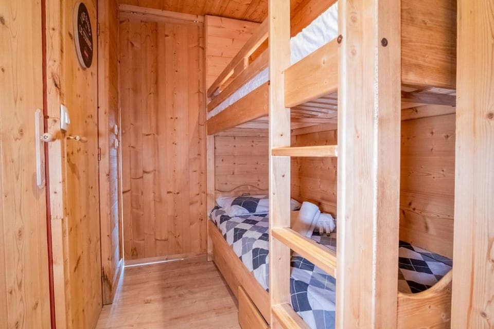 bunk bed