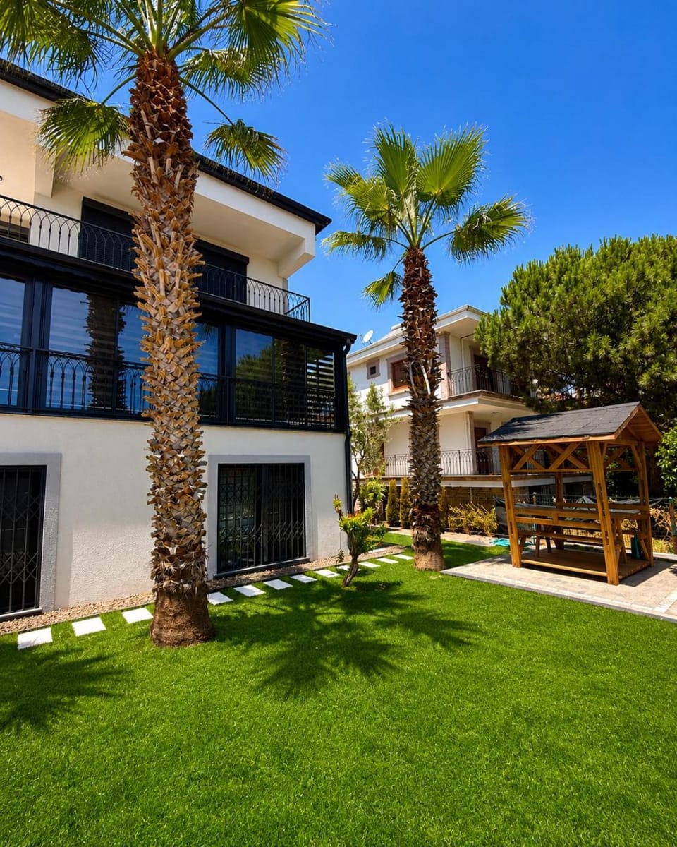 Off site, Garden