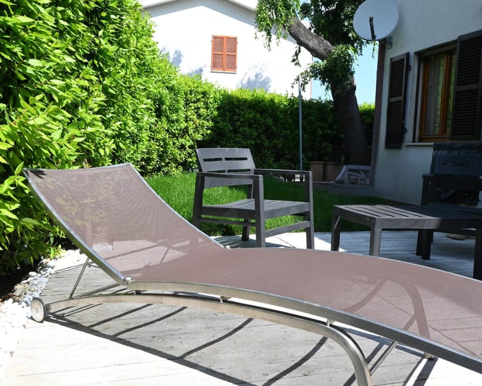 M433 - Marcelli, spazioso trilocale con giardino Apartment in Marcelli