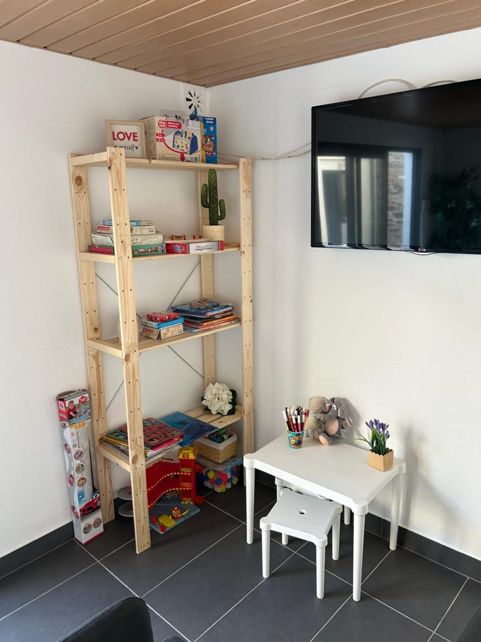 Communal lounge/ TV room