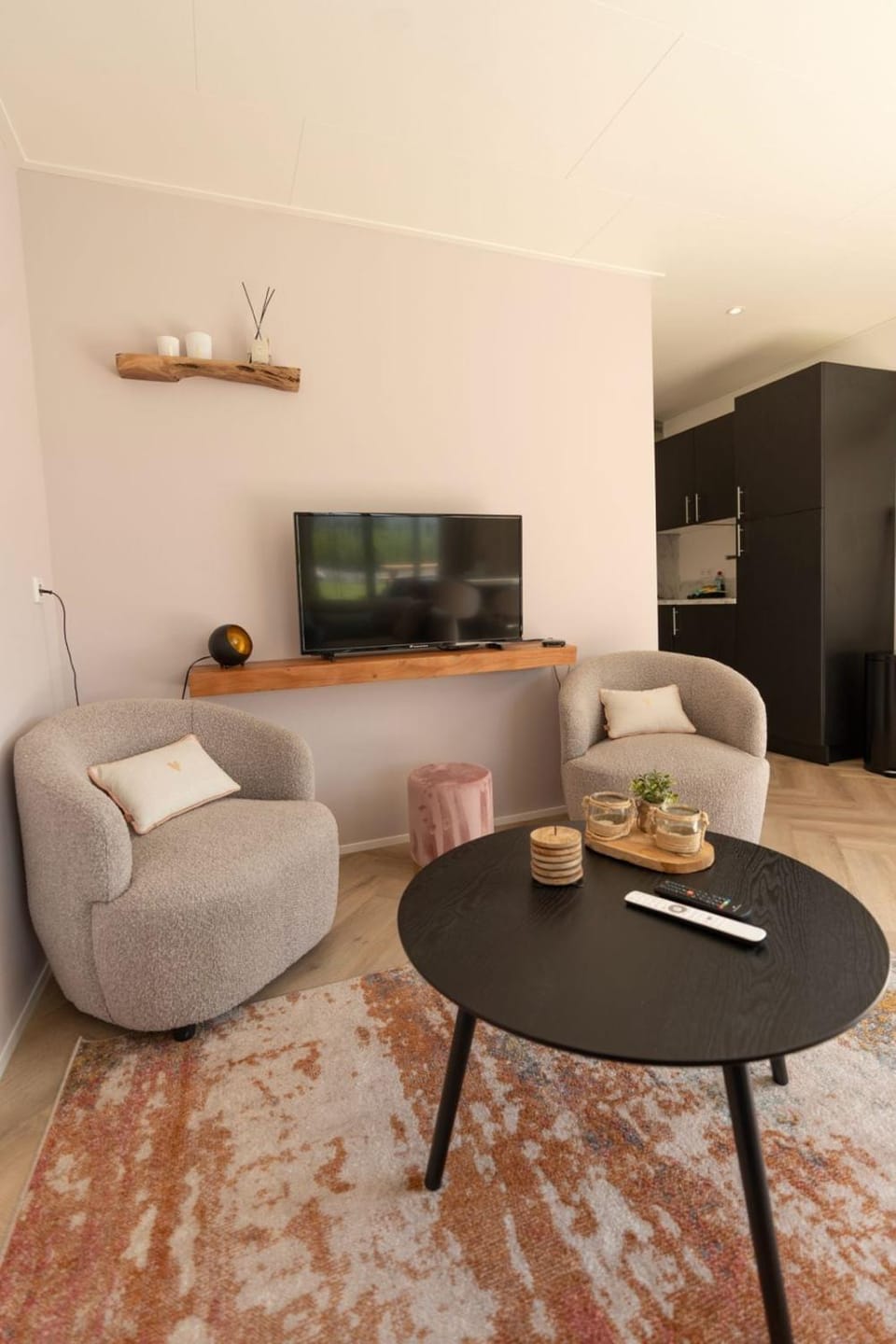 TV and multimedia, Seating area