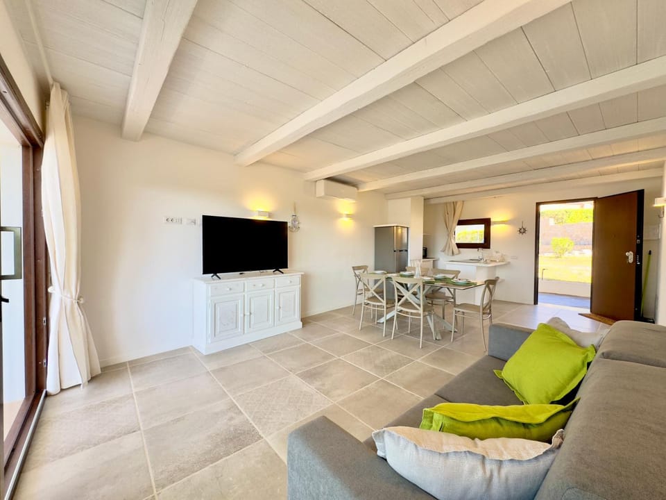 TV and multimedia, Kitchen or kitchenette, Living room, Dining area, Evening entertainment