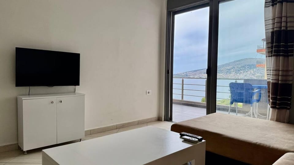 Natural landscape, TV and multimedia, Photo of the whole room