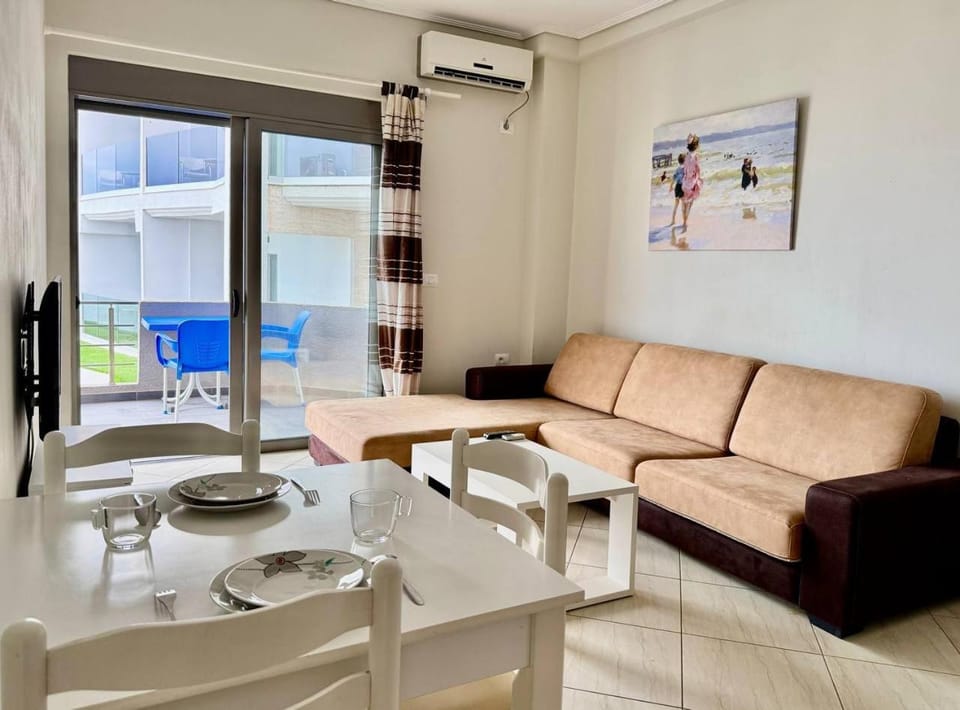 Seating area, Dining area, air conditioner