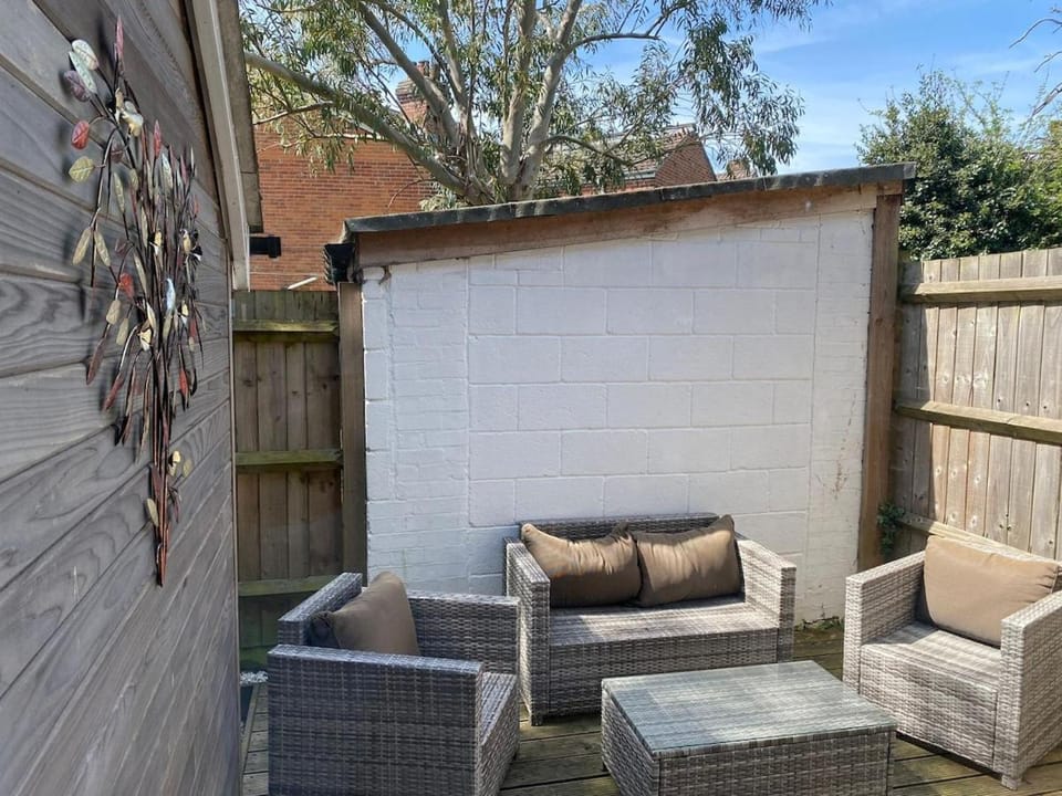 Spacious Southampton City Apartment with Courtyard Apartment in Southampton