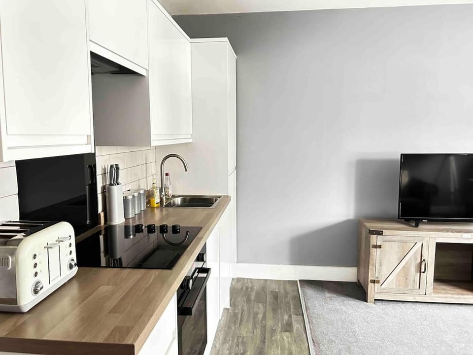 Spacious Southampton City Apartment with Courtyard Apartment in Southampton
