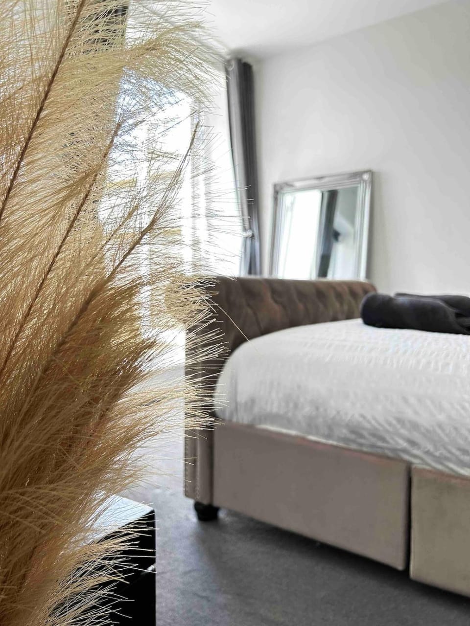 Spacious Southampton City Apartment with Courtyard Apartment in Southampton